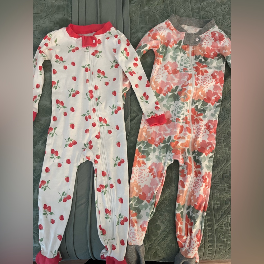 Set of 2 Burt’s Bees footie pajamas